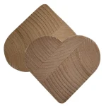 Inimă decorativă din lemn Titan, realizată manual. Dimensiuni mari, design elegant, ideală pentru decor cald și cadouri speciale – Jordas Design – Lemn modelat cu măiestrie – www.jordasdesign.ro